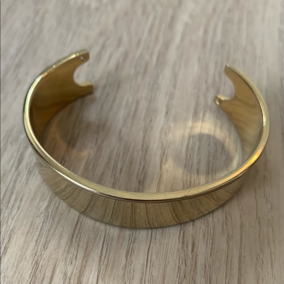 MARC BY MARC JACOBS GOLD BANGLE CUFF BRACELET - Picture 2 of 6